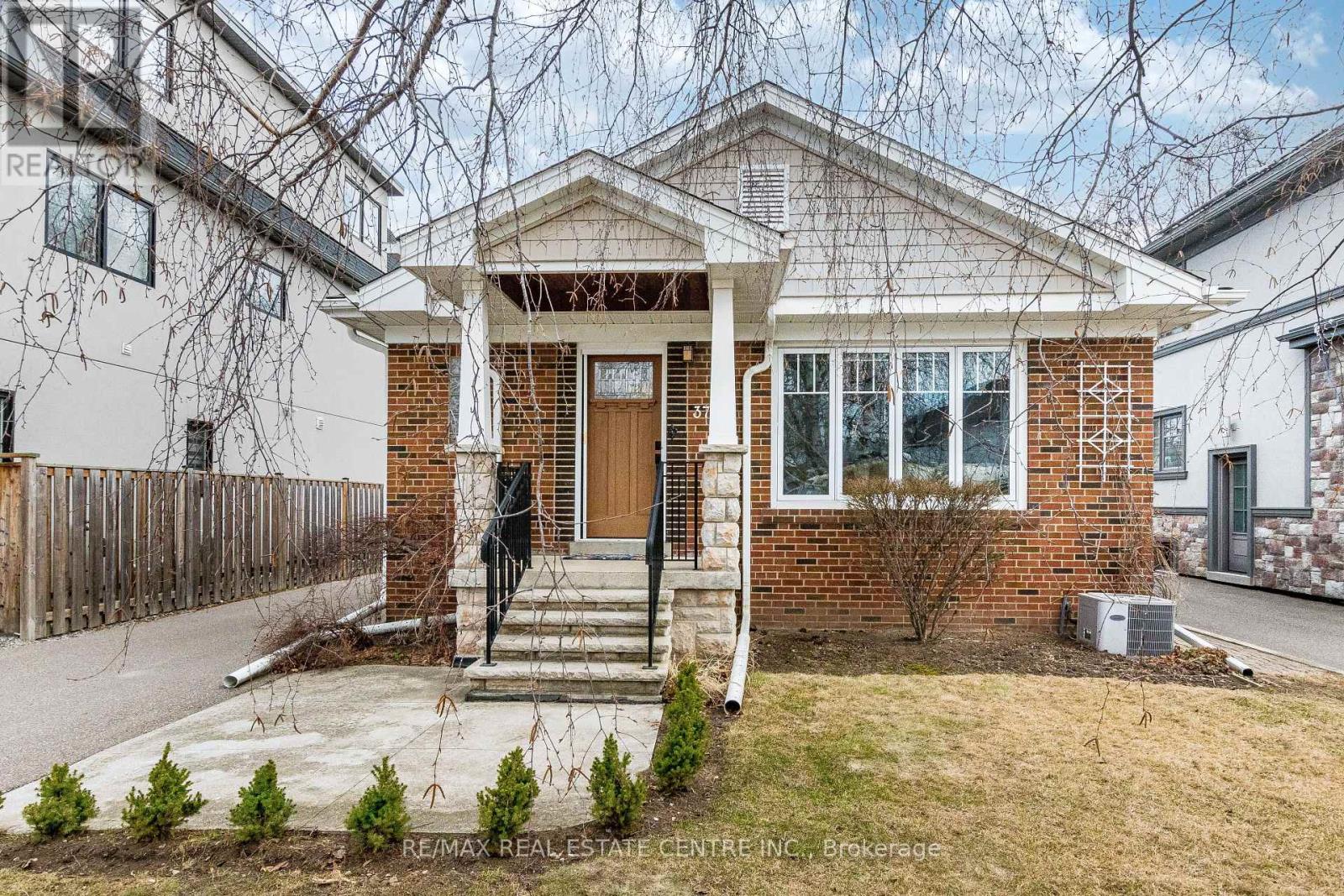 37 MAPLE AVENUE N - 3