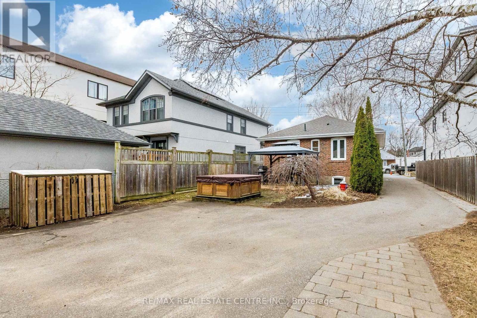 37 MAPLE AVENUE N - 36