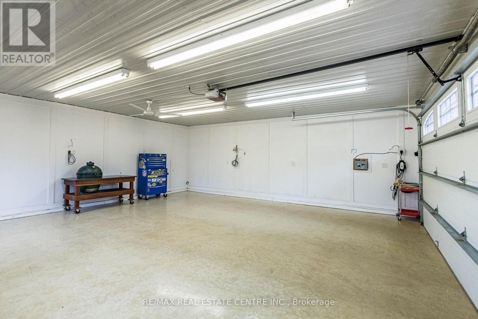 37 MAPLE AVENUE N - 38