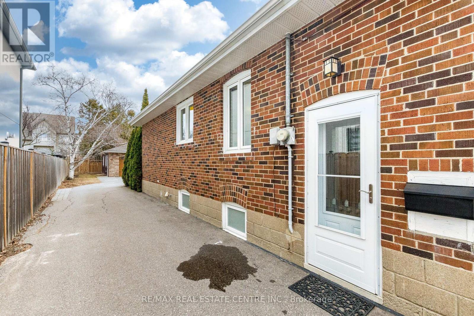 37 MAPLE AVENUE N - 4