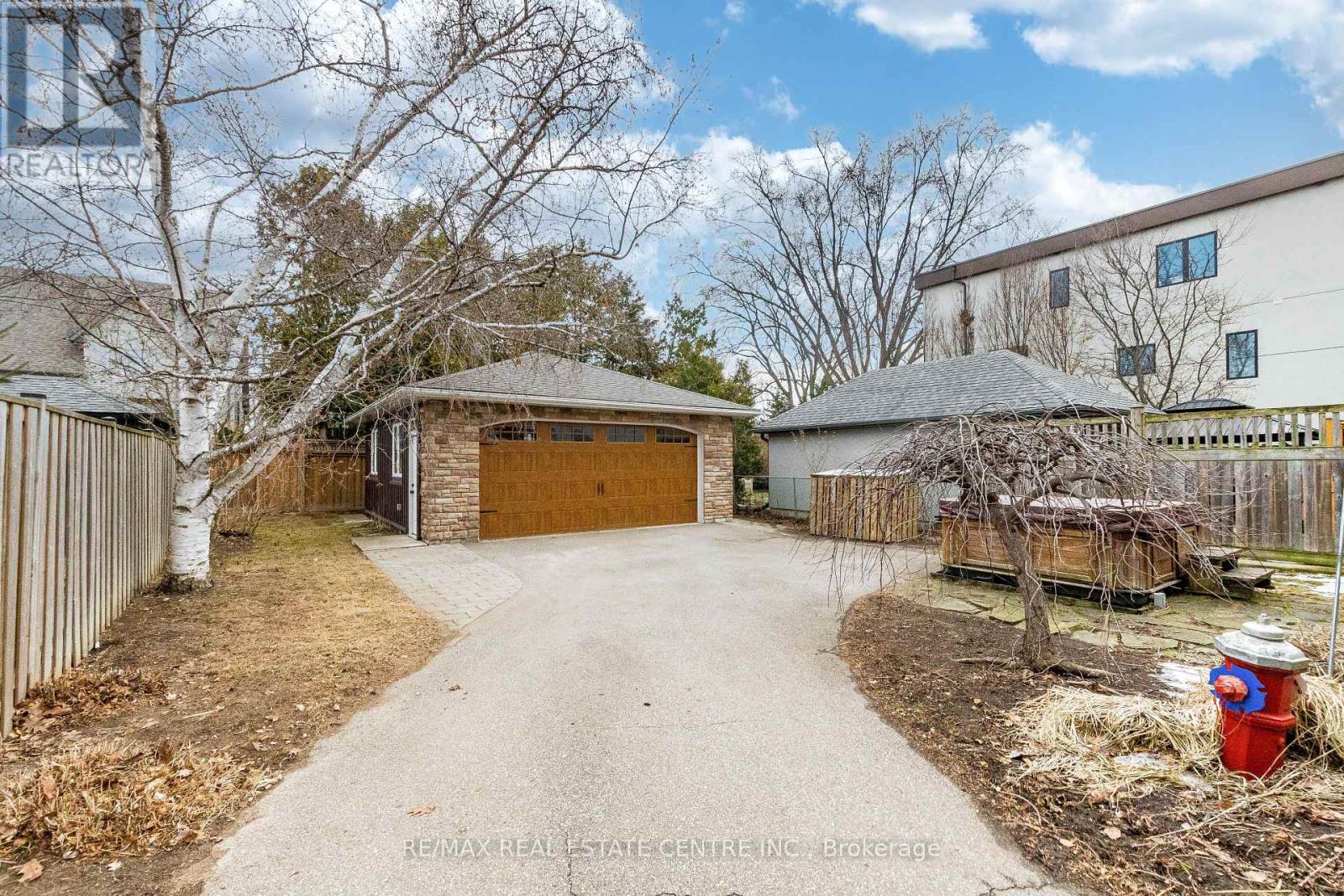 37 MAPLE AVENUE N - 5