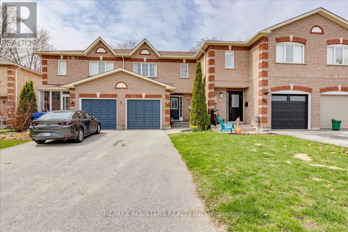 32 LANCASTER COURT - 28