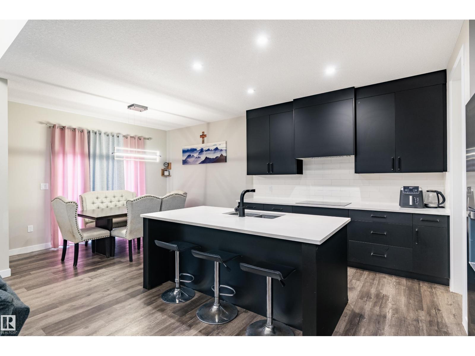 2 Edison DR, St. Albert