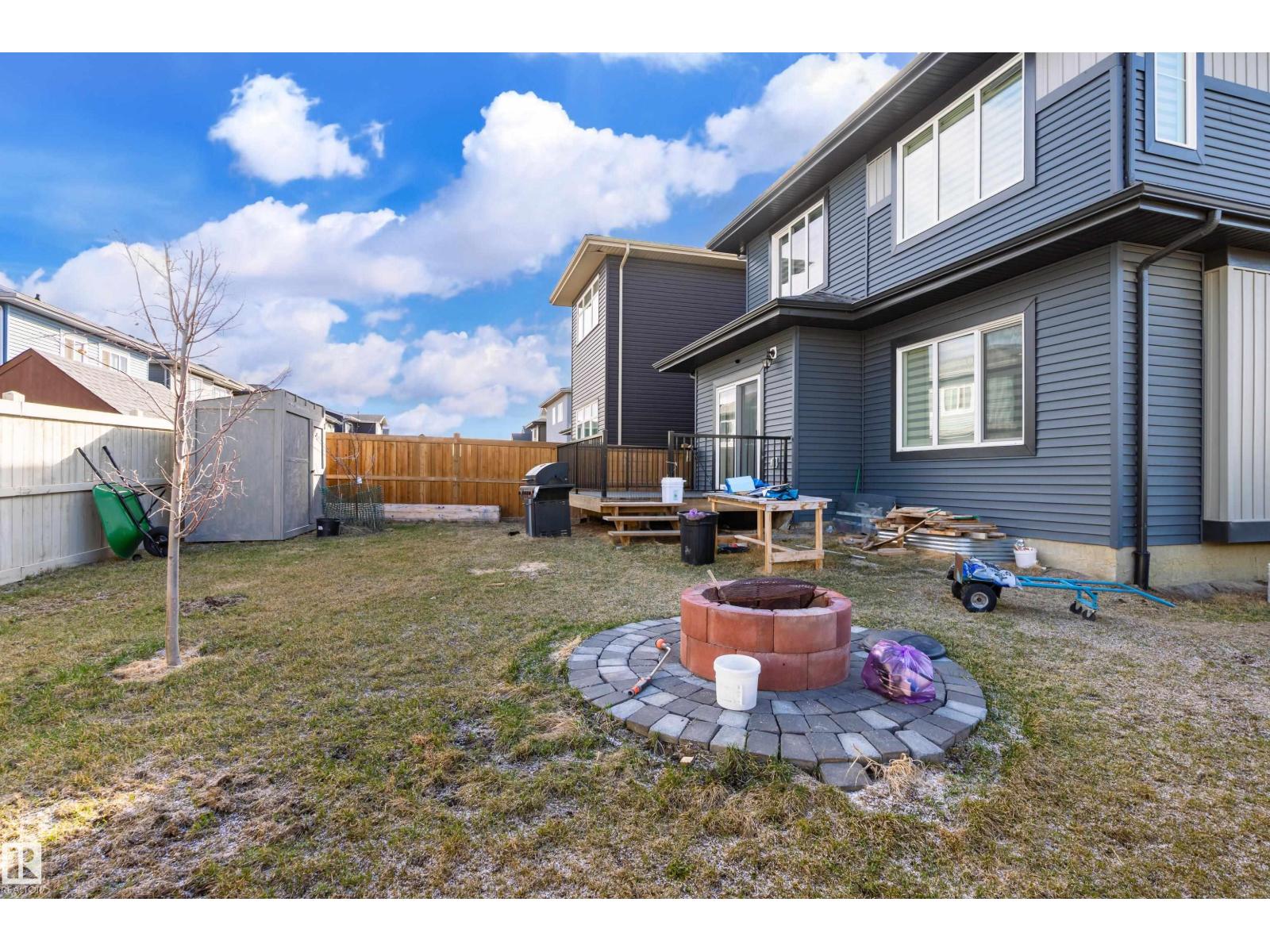 2 Edison DR, St. Albert