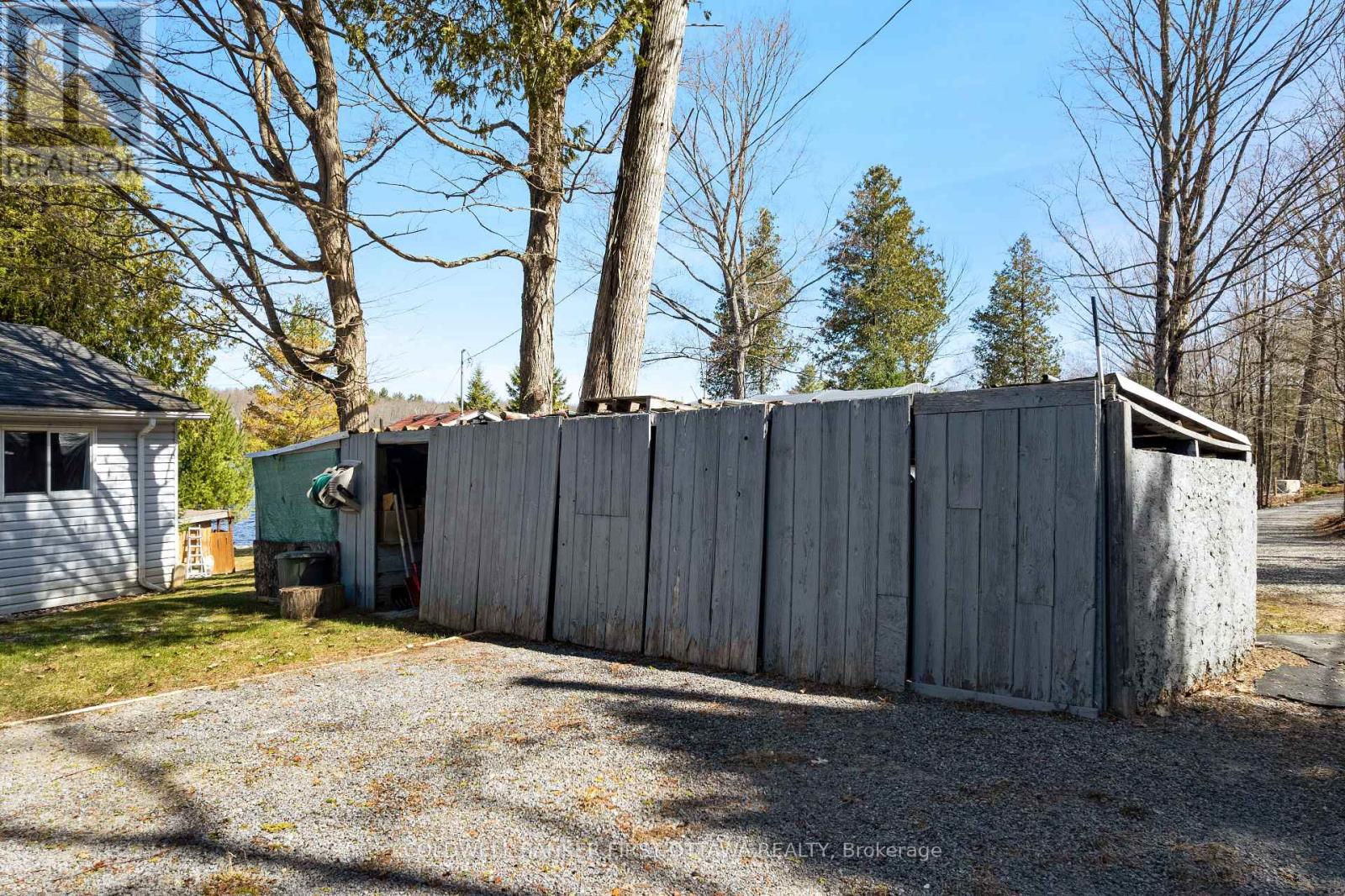 Extended coverall-shed for storage and projects