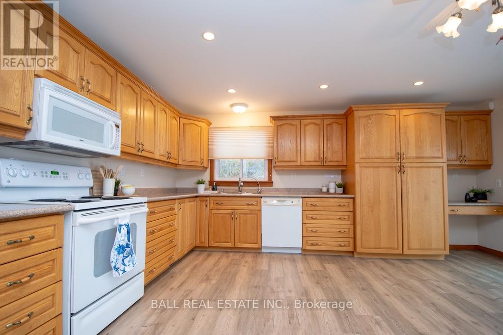 689 NORTH SHORE DRIVE E - 16