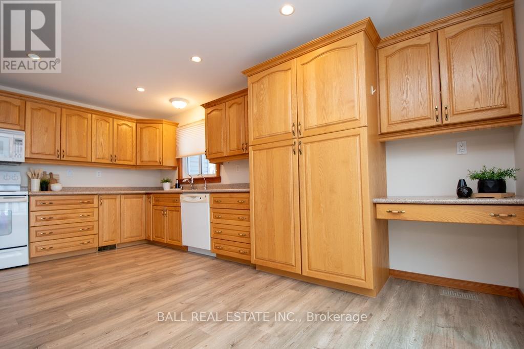 689 NORTH SHORE DRIVE E - 18