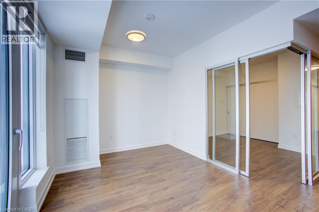 15 WELLINGTON Street NW Unit# 2705, Kitchener, Ontario, N3G0E4 — Photo 10
