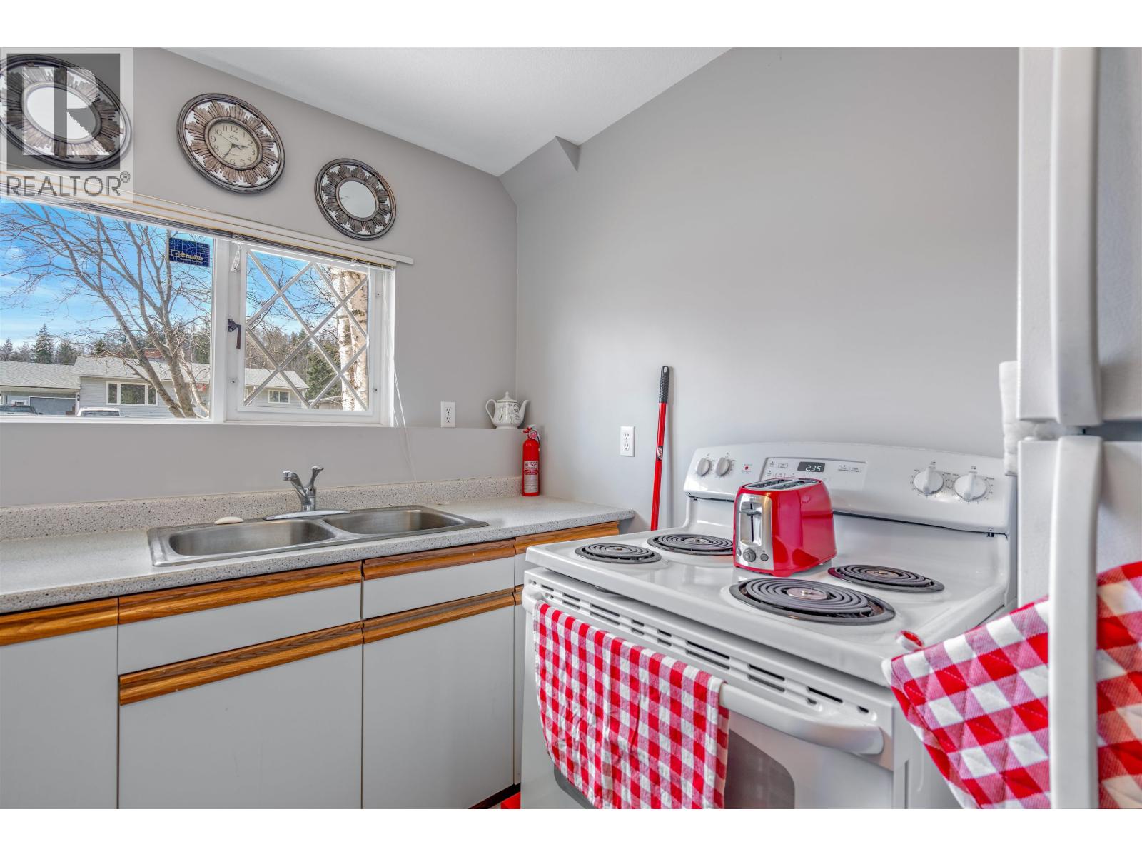 2566 BORDEN CRESCENT - 9