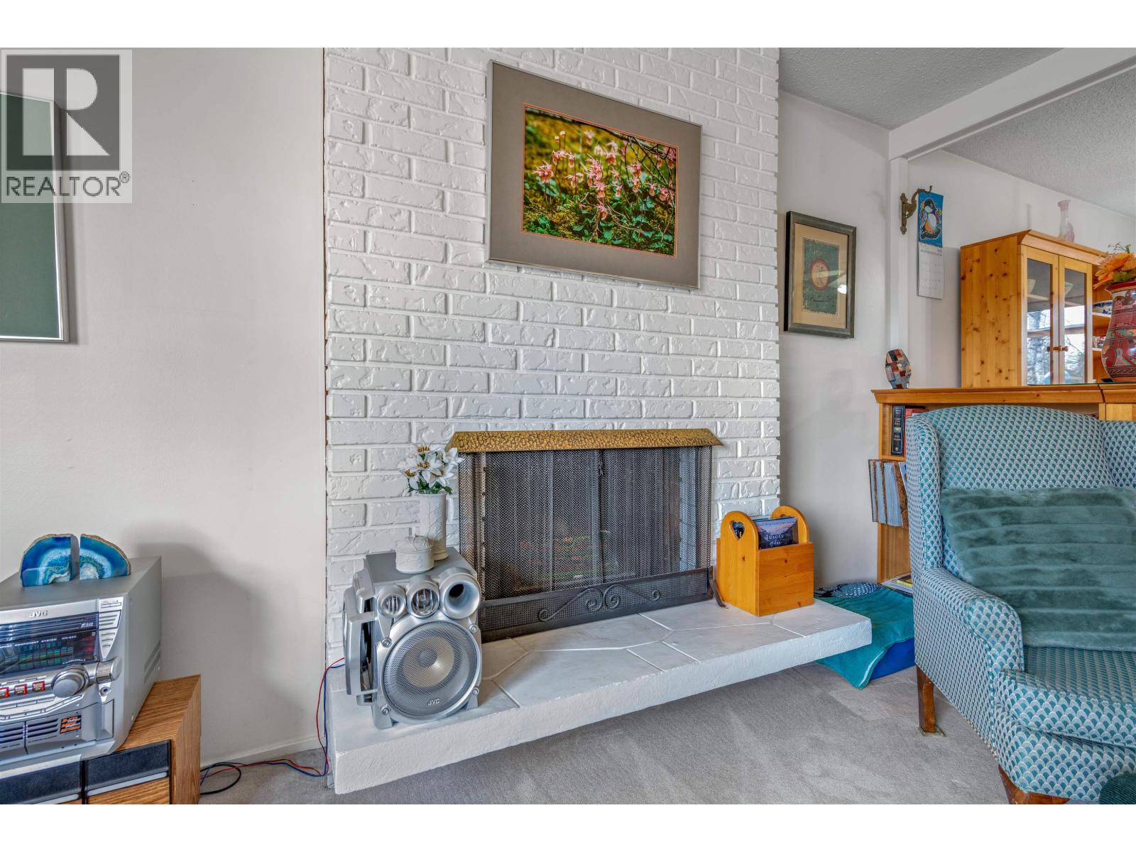 2566 BORDEN CRESCENT - 3