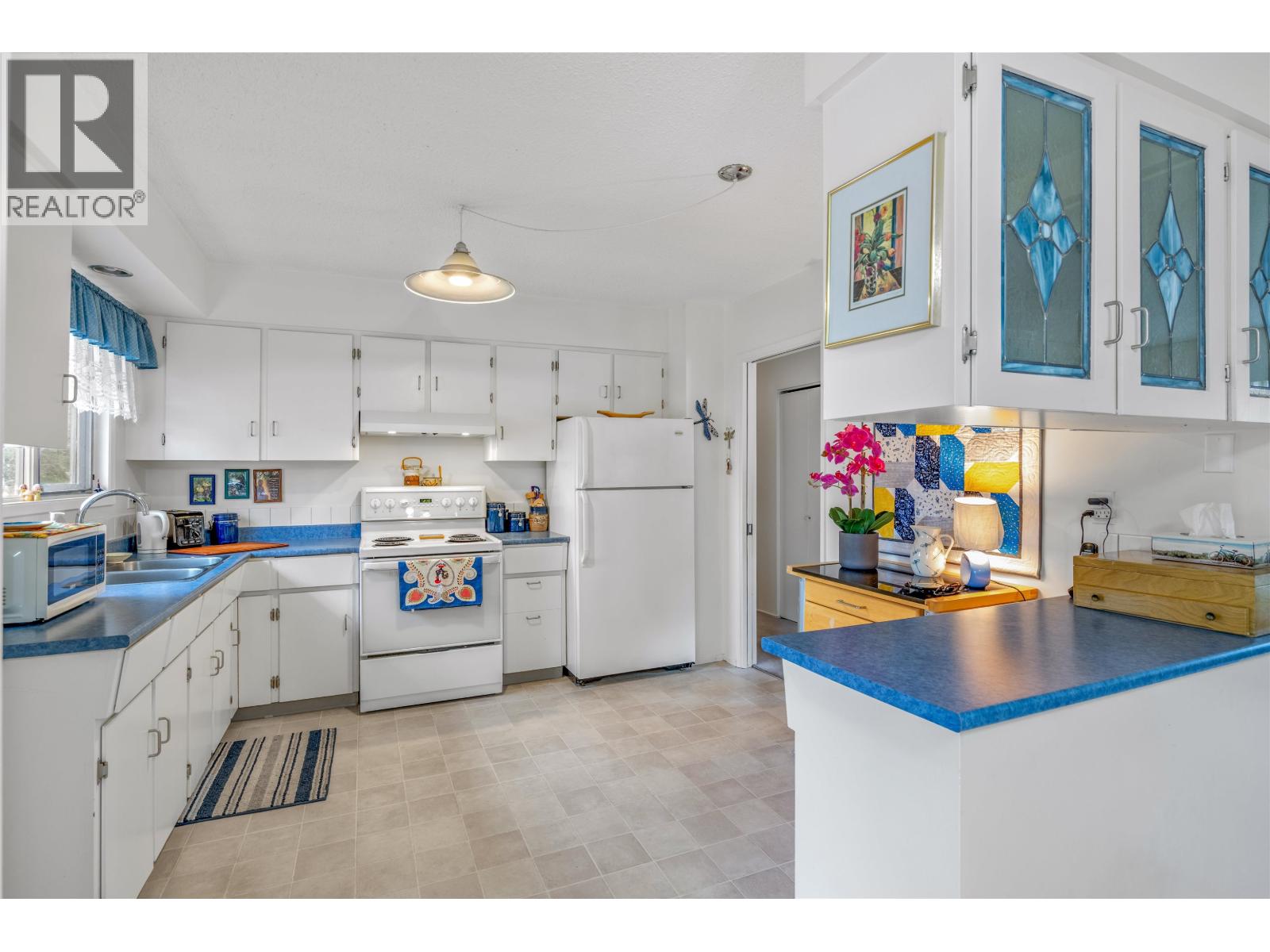 2566 BORDEN CRESCENT - 4