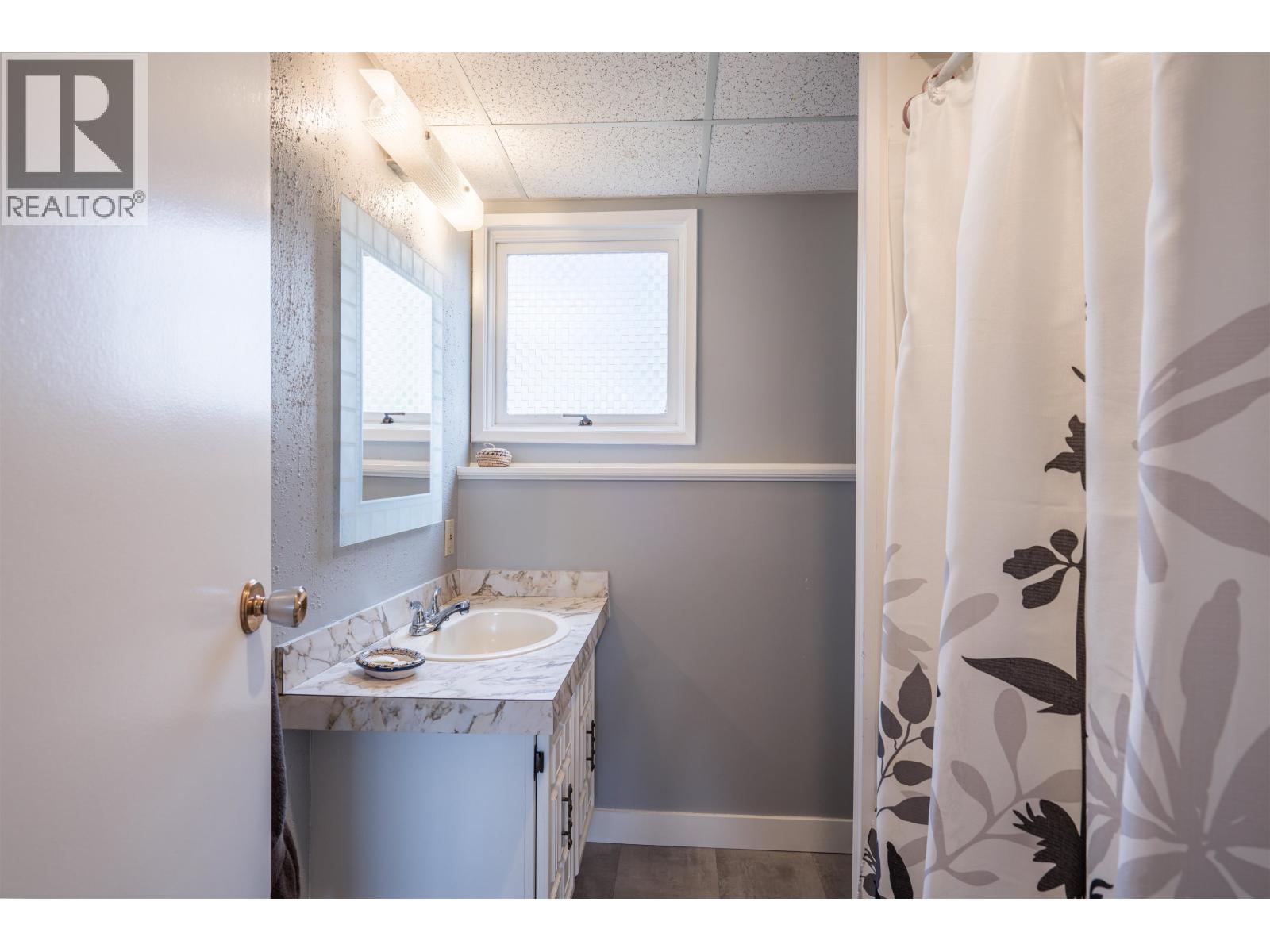 2566 BORDEN CRESCENT - 34