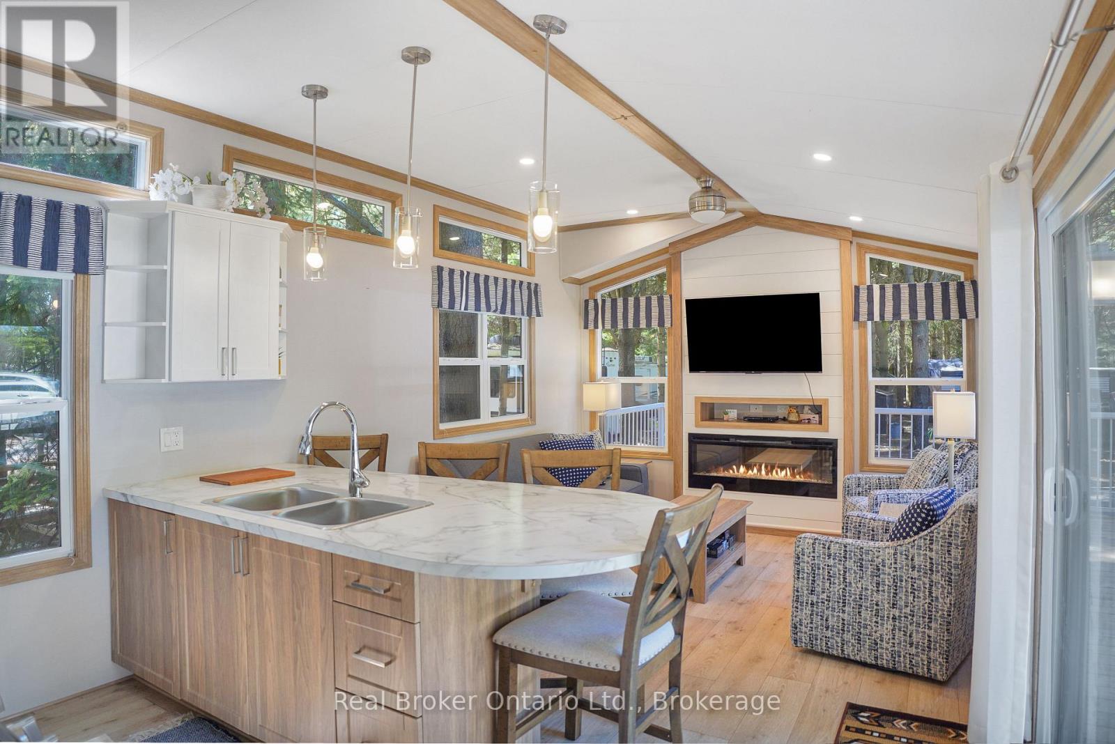 W16 - 13 SOUTHLINE AVENUE — photo 10