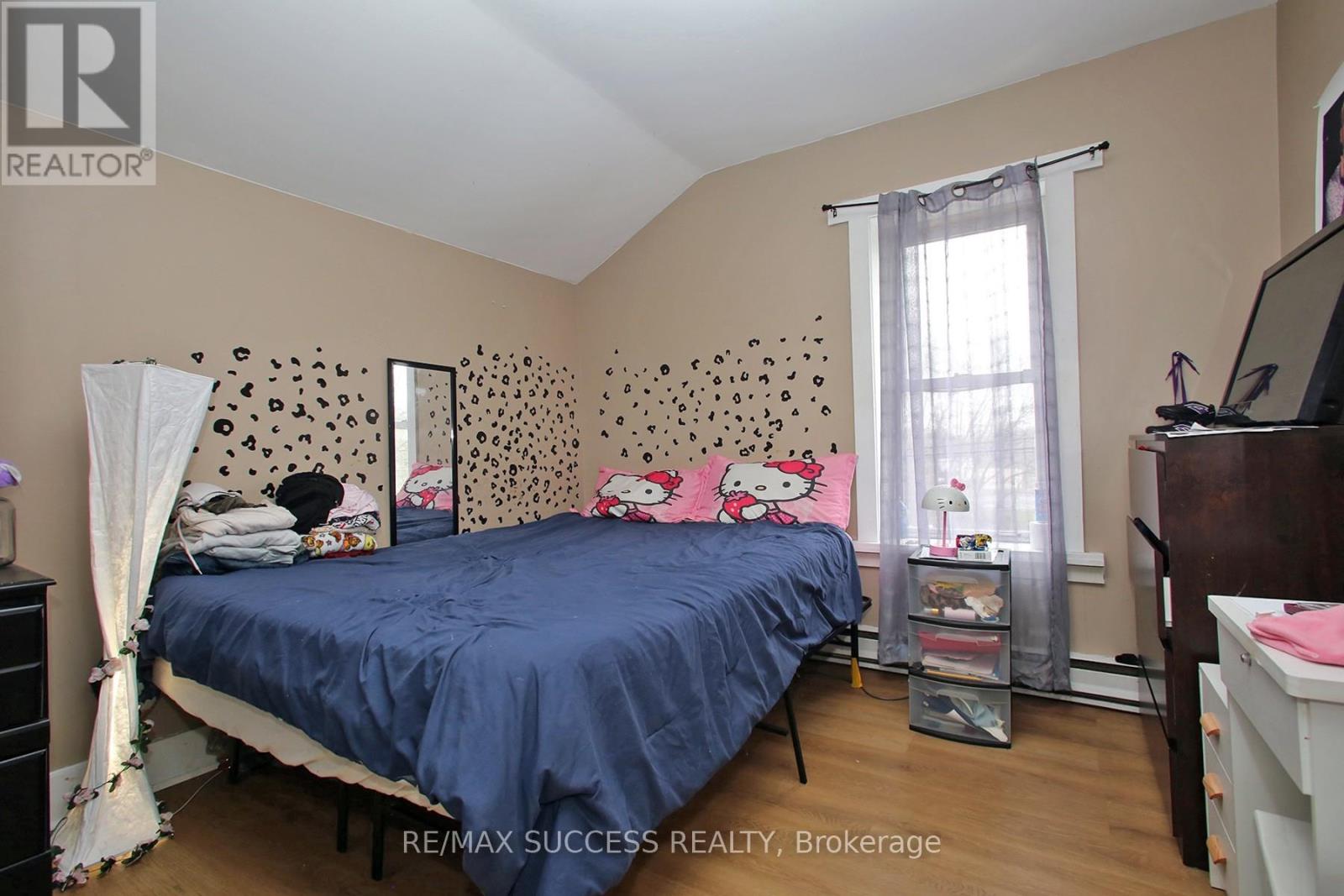 22 & 24 RIVER STREET - 28