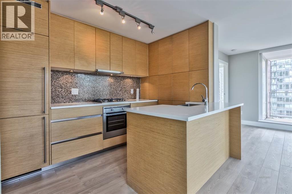 100X 565 SMITHE STREET