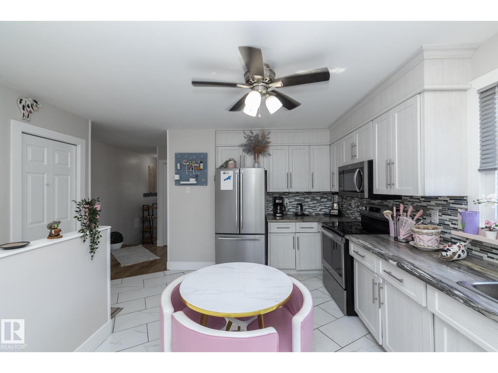 3511 33 AV NW, Edmonton