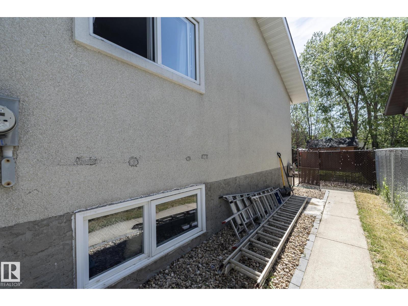 3511 33 AV NW, Edmonton