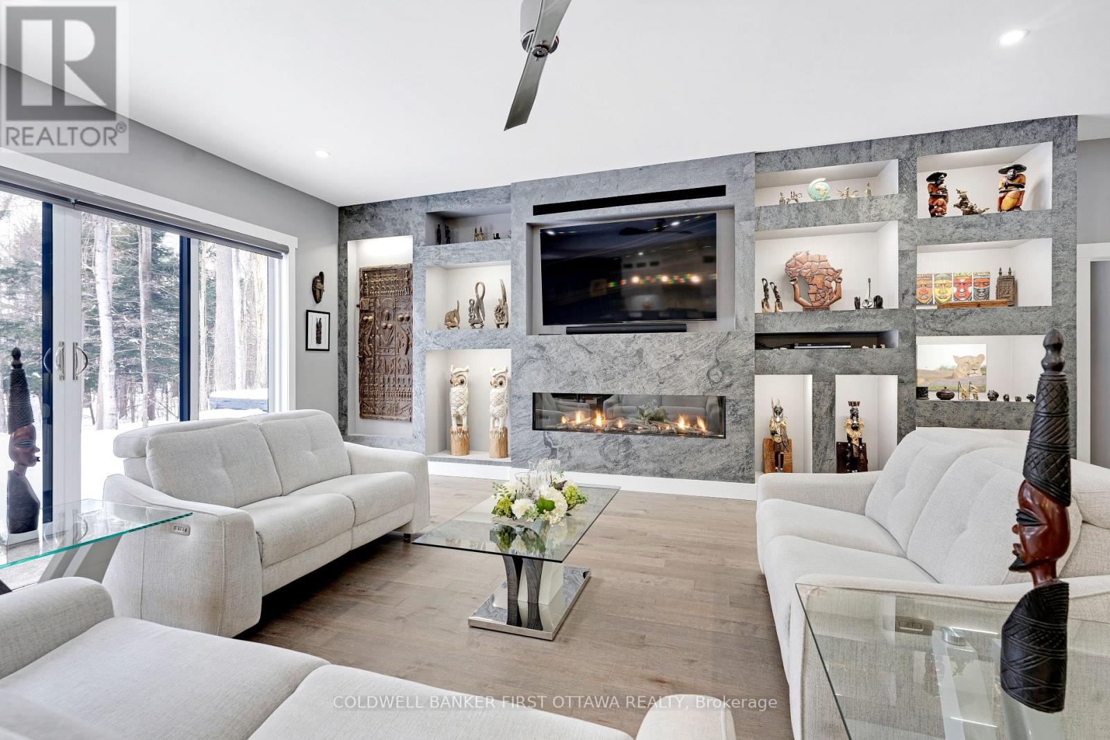 Living room propane fireplace & recessed shelfs