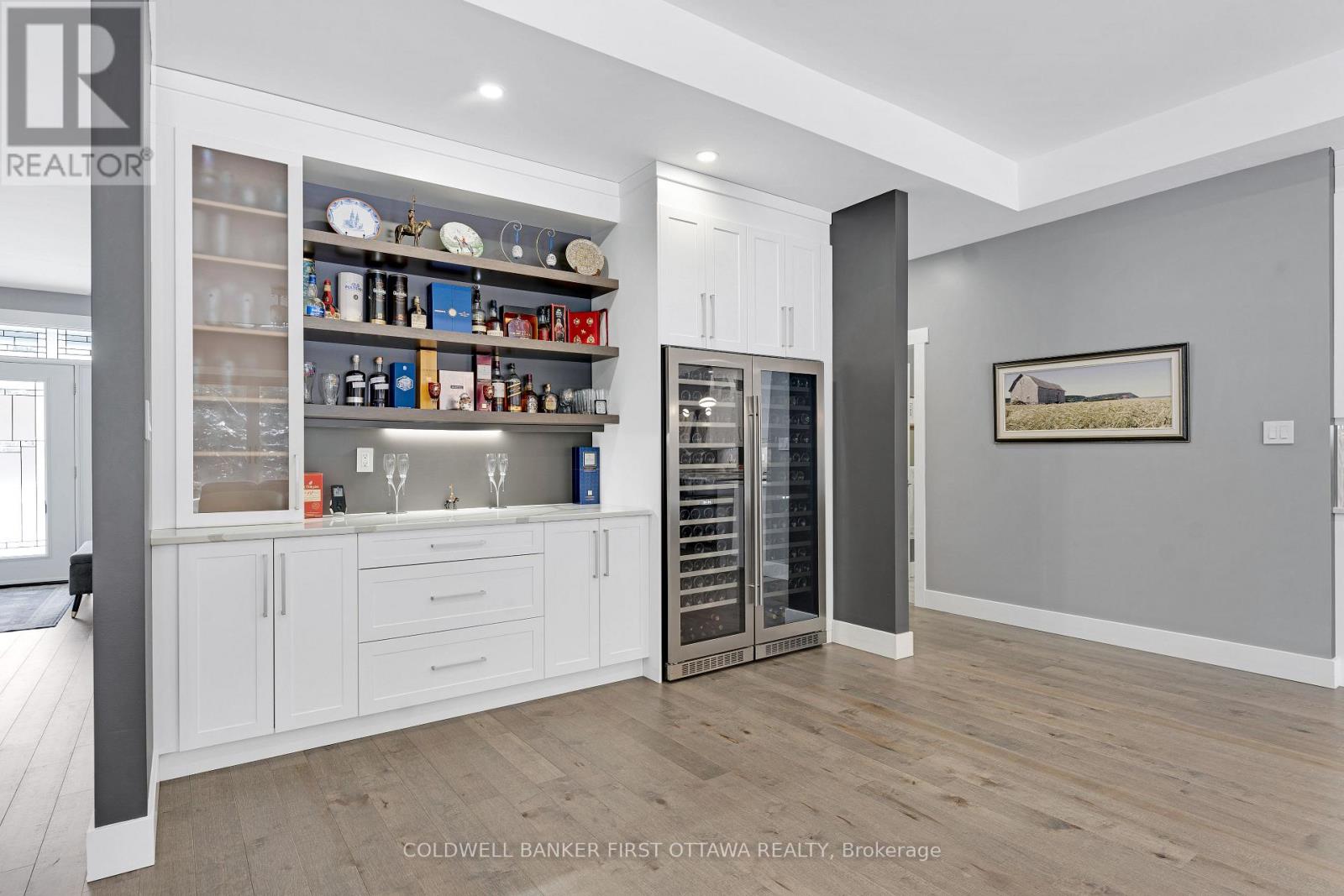 Bulter's pantry high-end Vicostone quartz counters