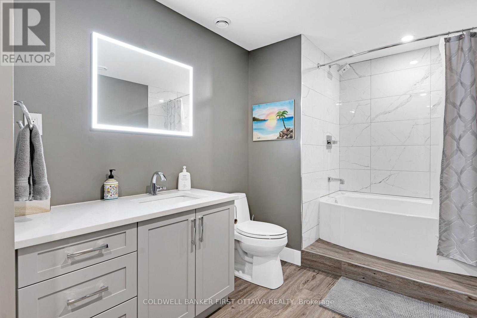 Lower level 4-pc bathrm shower-tub; quartz vanity