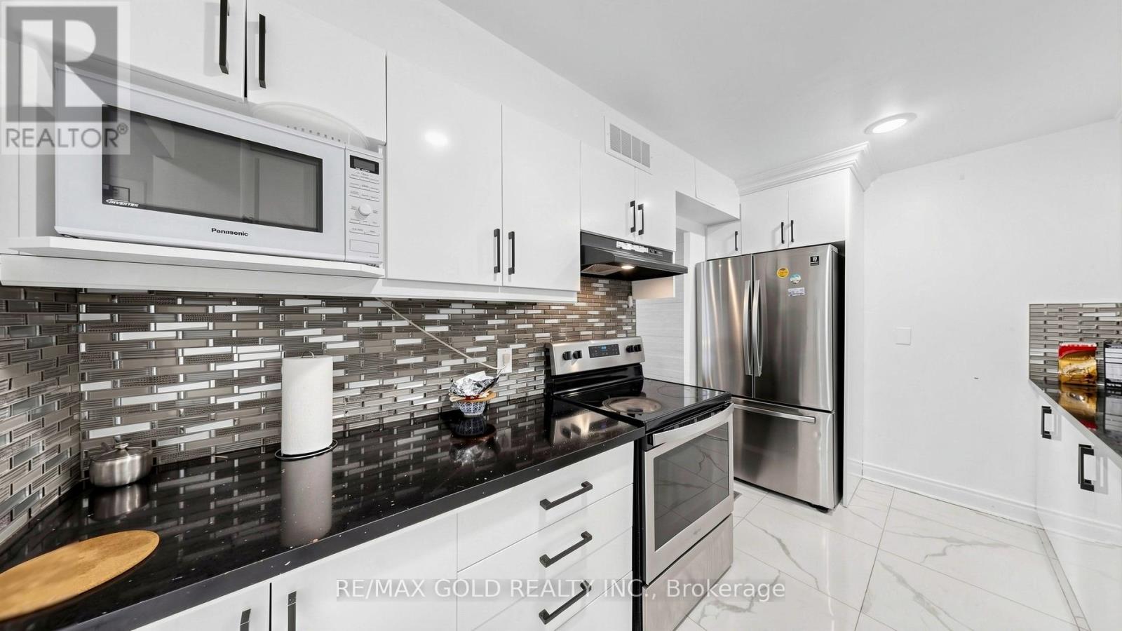 #102 2825 ISLINGTON AVENUE - 12