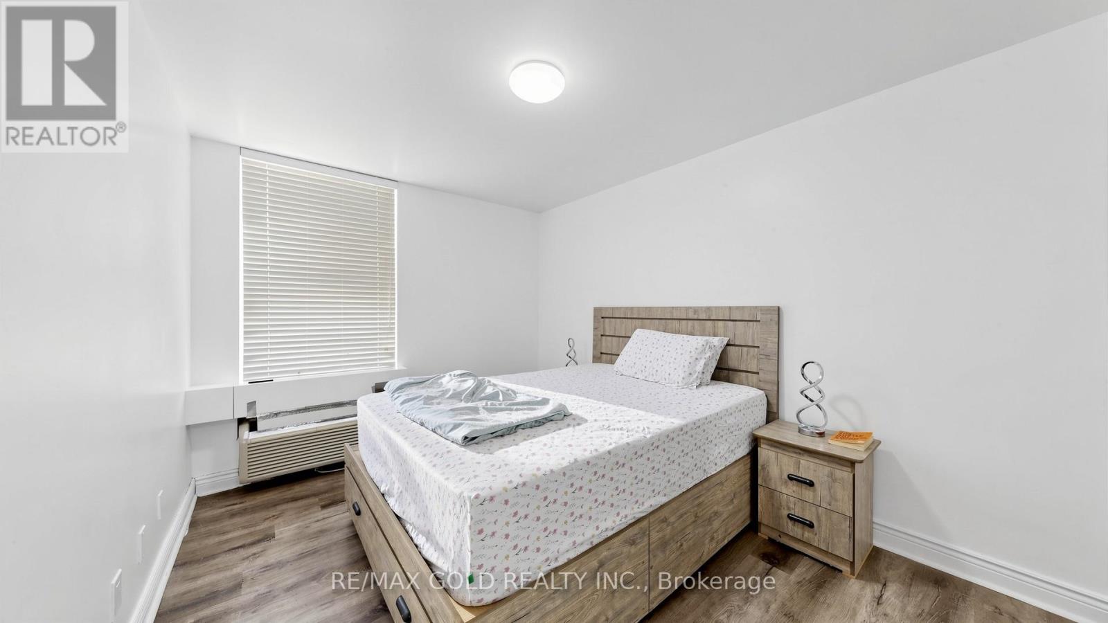 #102 2825 ISLINGTON AVENUE - 17
