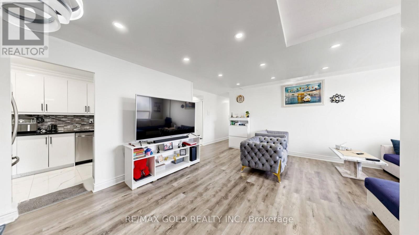 #102 2825 ISLINGTON AVENUE - 7