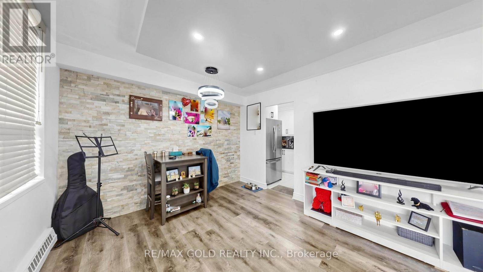 #102 2825 ISLINGTON AVENUE - 9