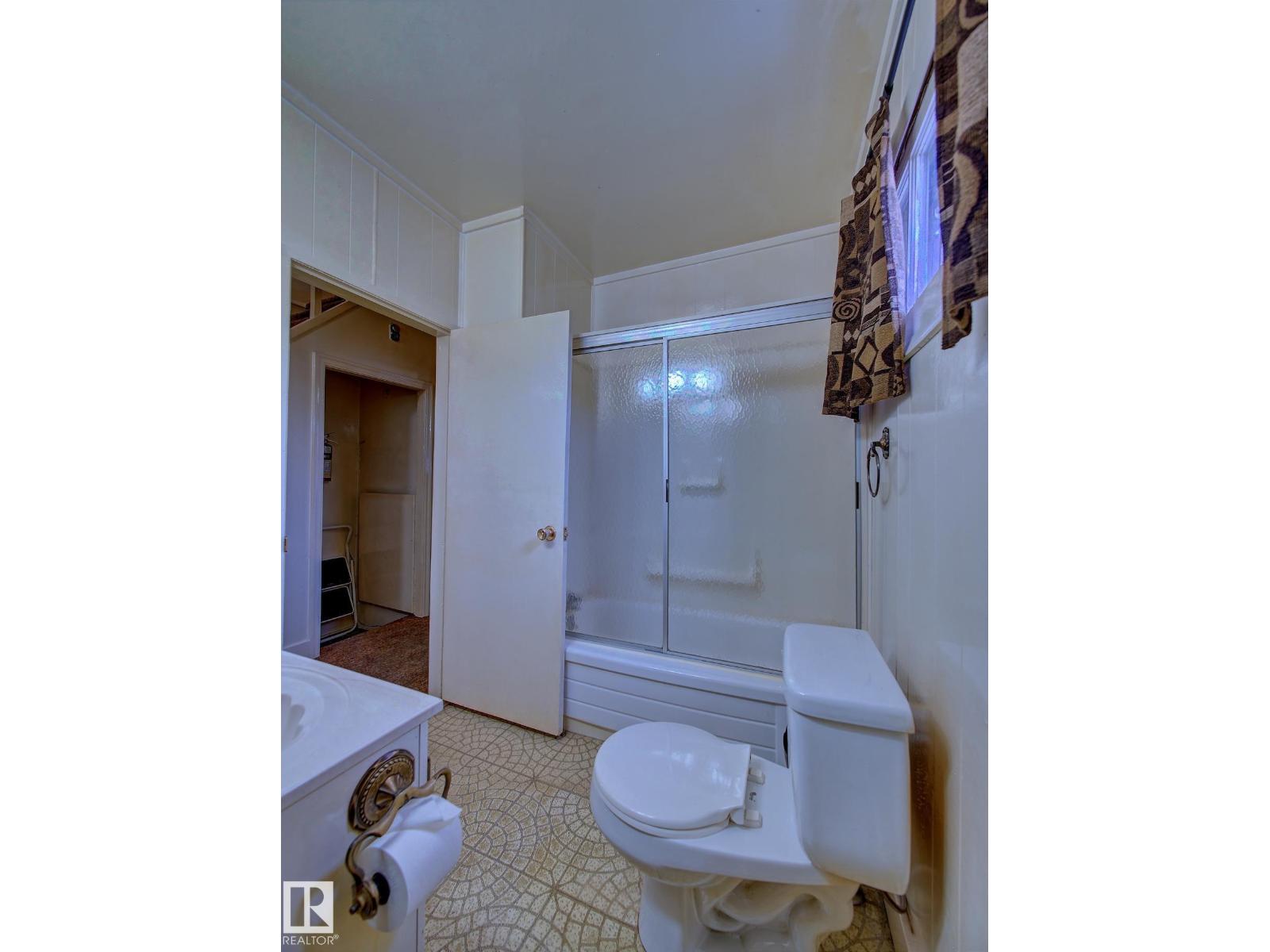 9533 77 AV NW, Edmonton