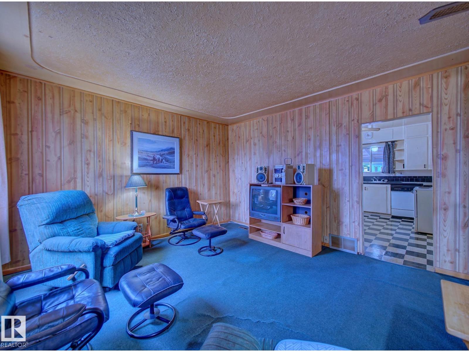 9533 77 AV NW, Edmonton