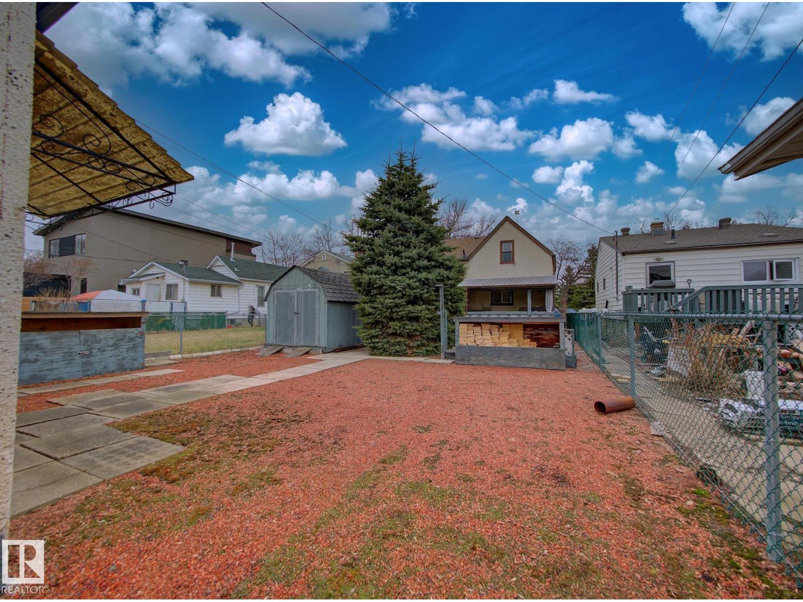 9533 77 AV NW, Edmonton