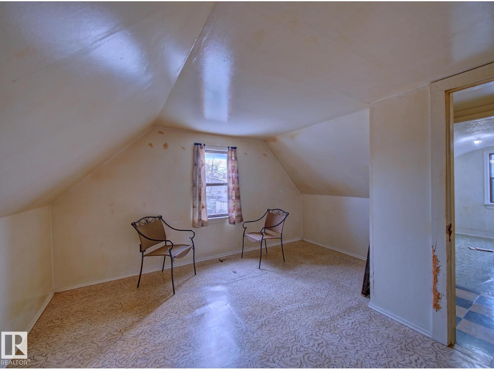 9533 77 AV NW, Edmonton