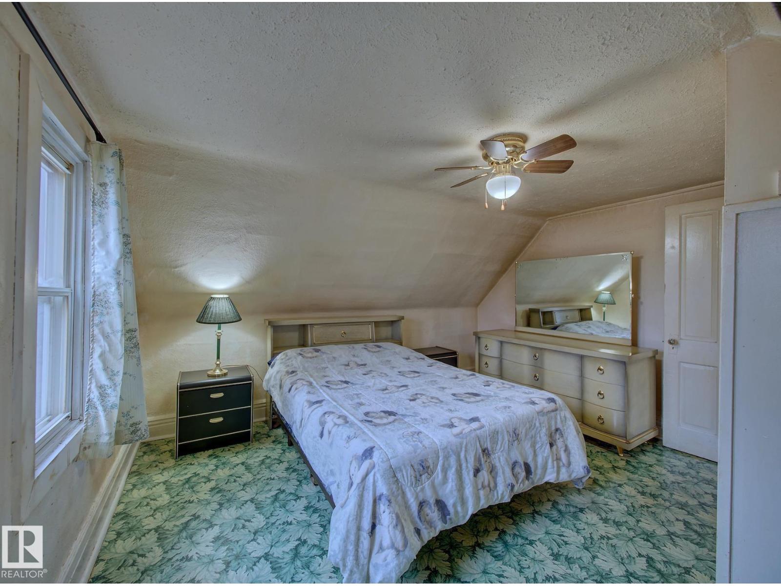 9533 77 AV NW, Edmonton