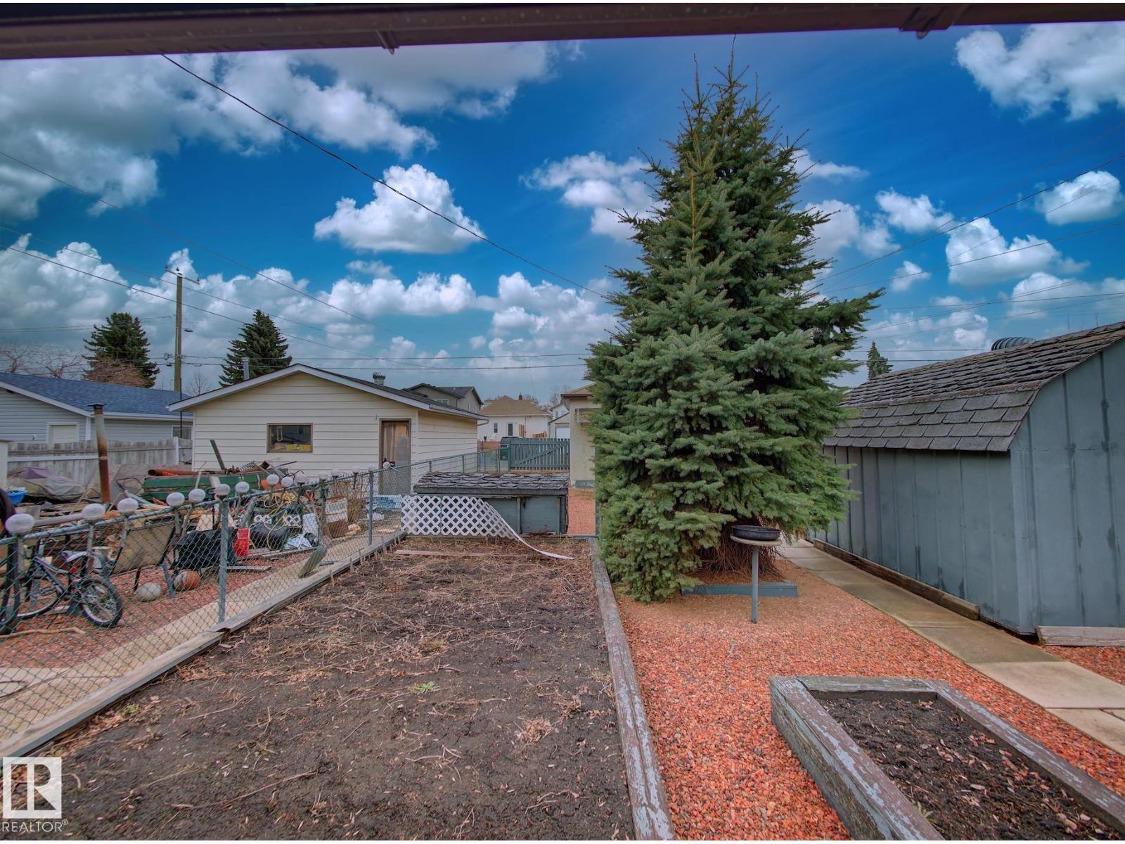 9533 77 AV NW, Edmonton