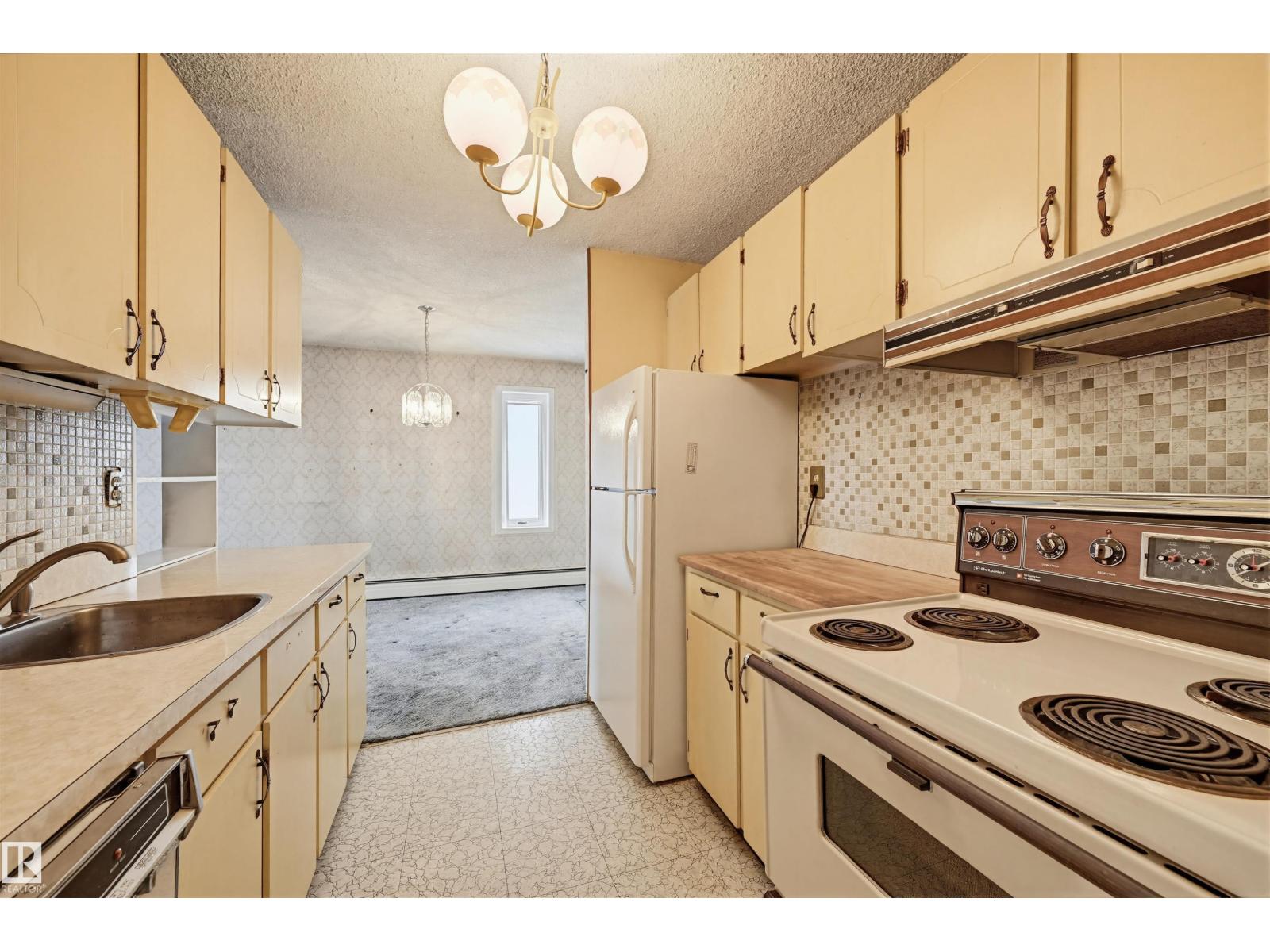 #701 10135 116 ST NW NW - 16
