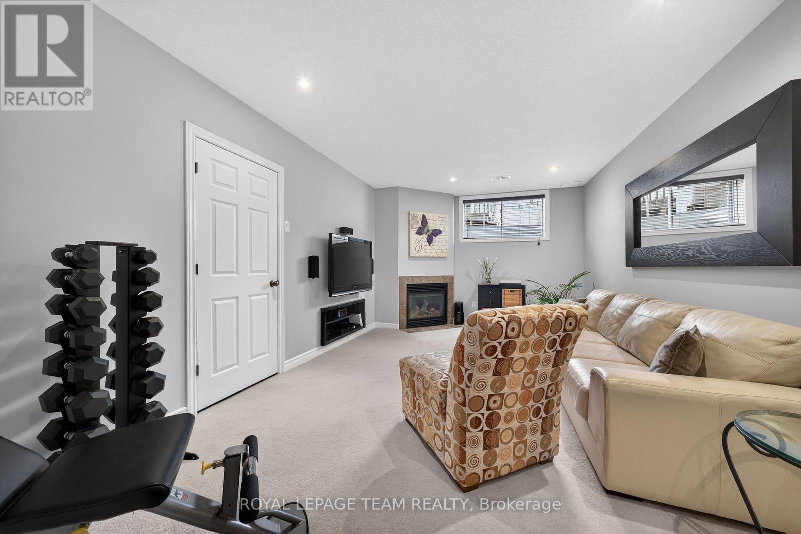 336 GLENBRAE AVENUE - 33