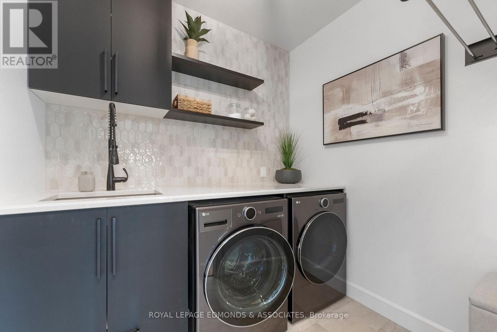 578 MELTON STREET — photo 35