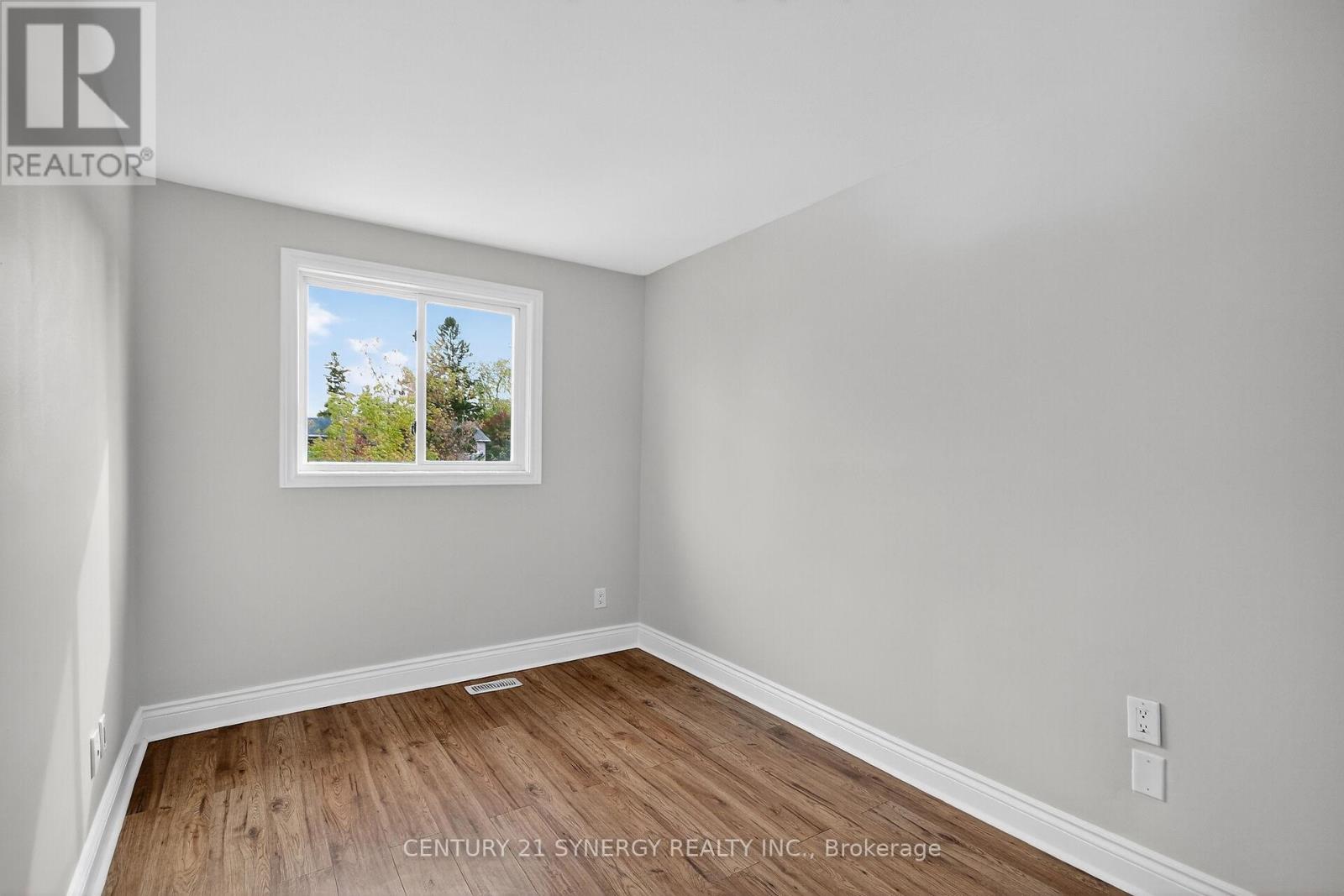 928 MEADOWLANDS DRIVE — photo 17