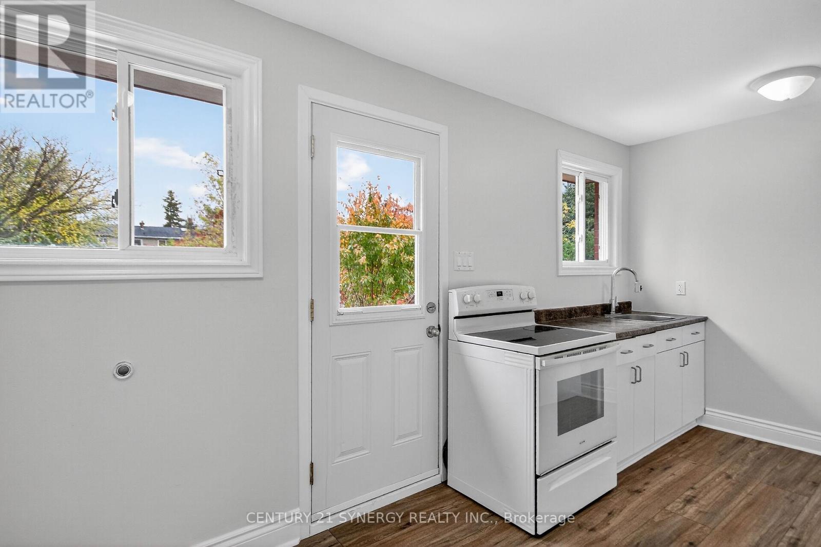 928 MEADOWLANDS DRIVE - 3