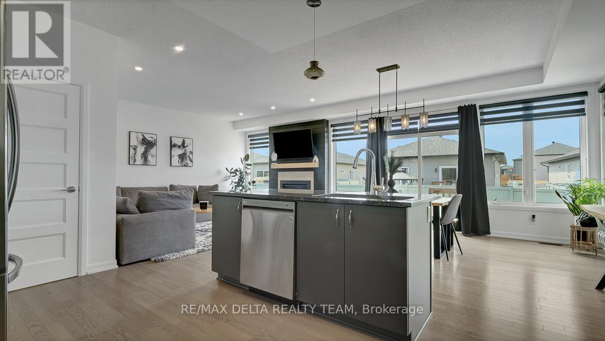 1269 DIAMOND STREET — photo 24