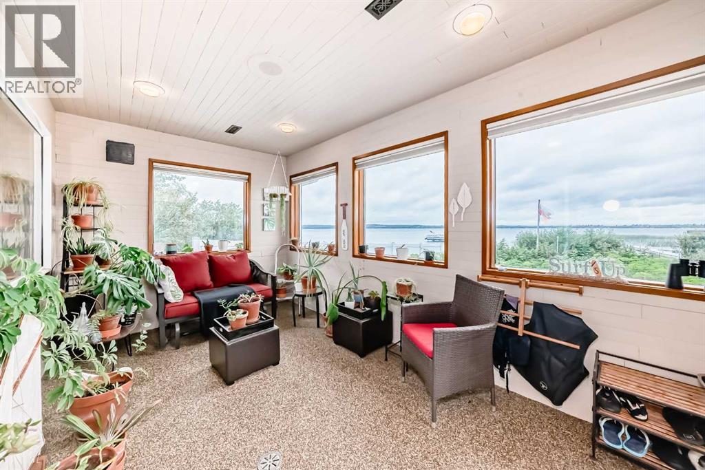 Sun and fun room