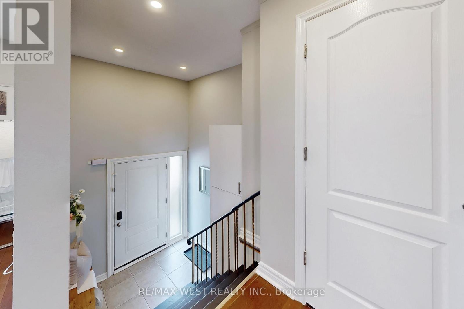 113 KINGSWOOD DRIVE N — photo 29