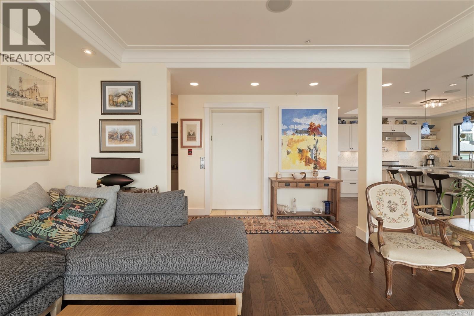 201 9949 Third Street, Sidney