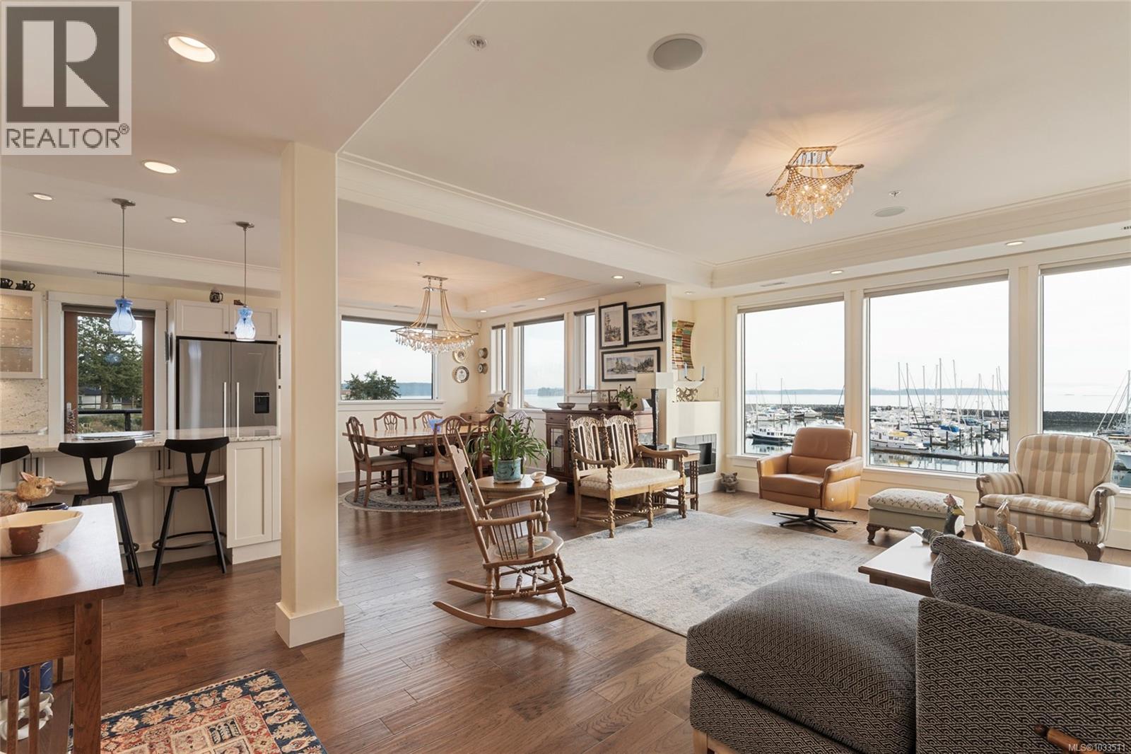 201 9949 Third Street, Sidney