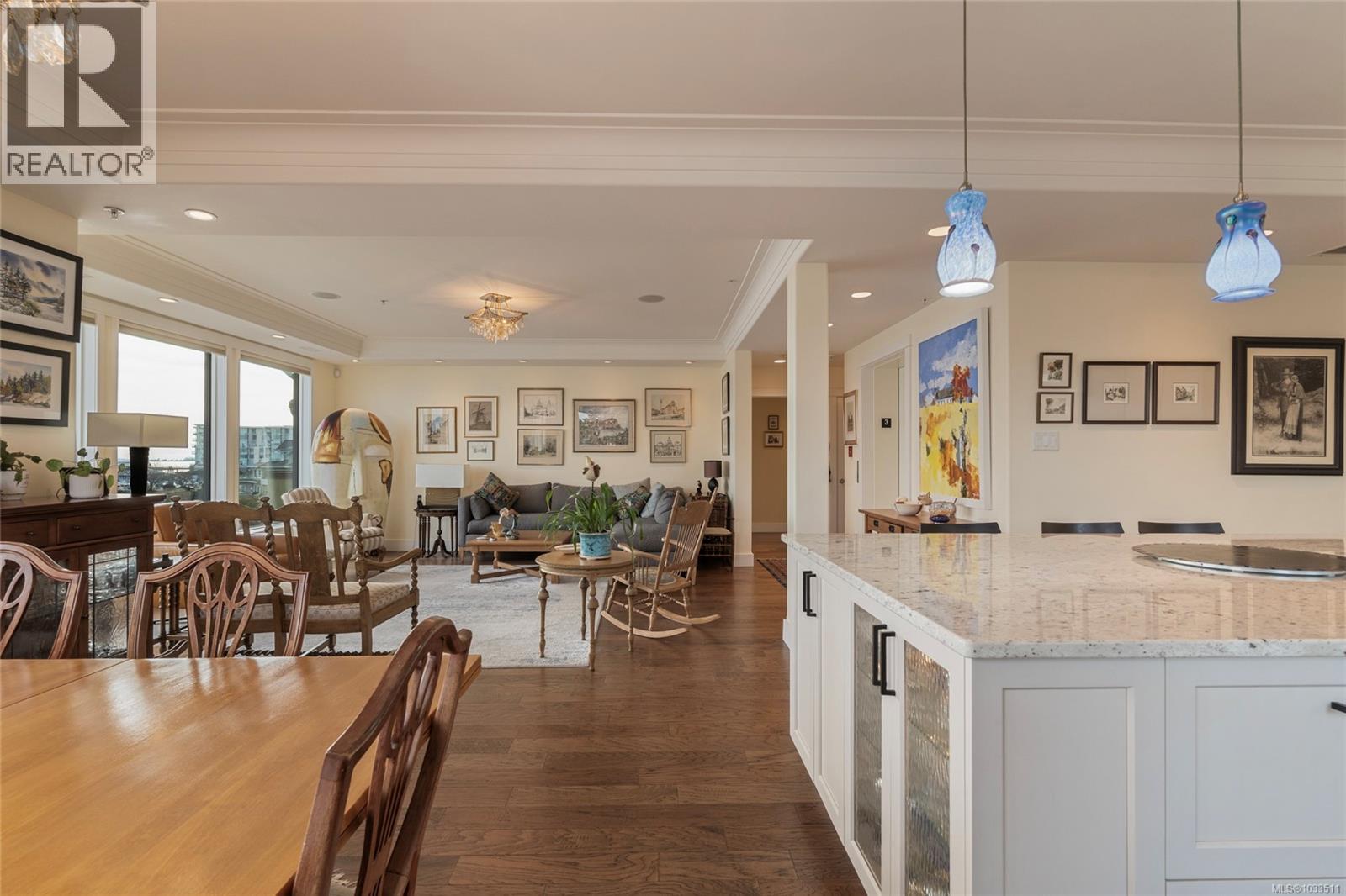 201 9949 Third Street, Sidney