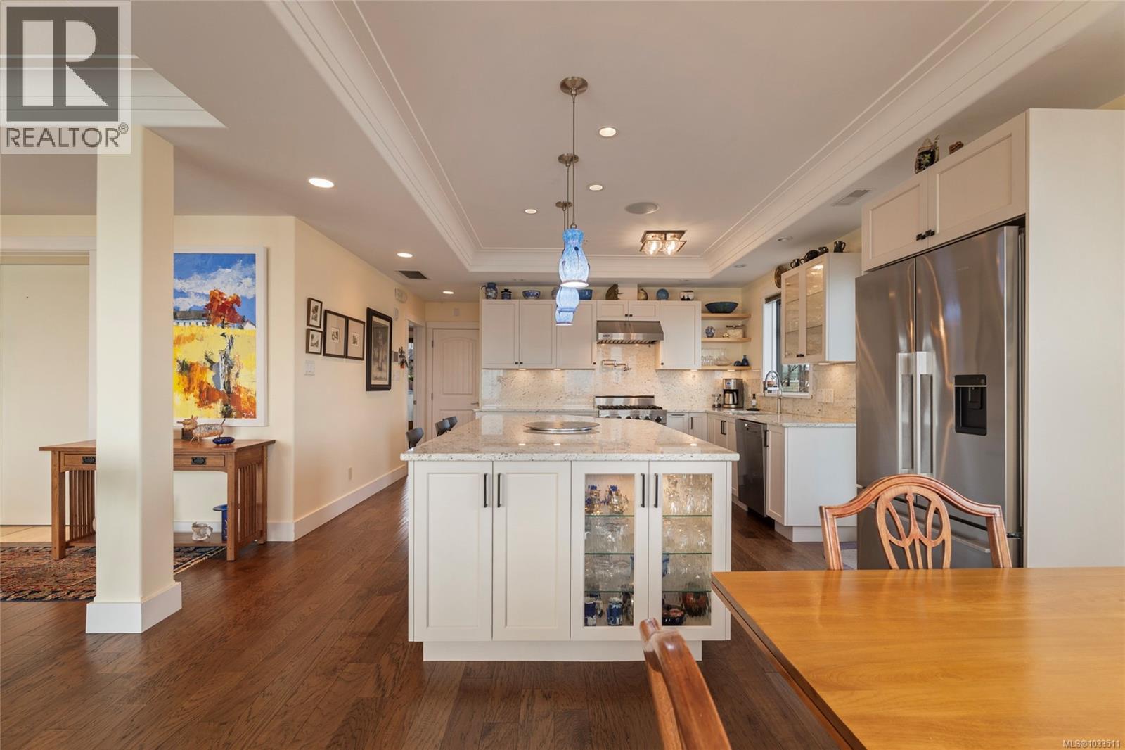 201 9949 Third Street, Sidney