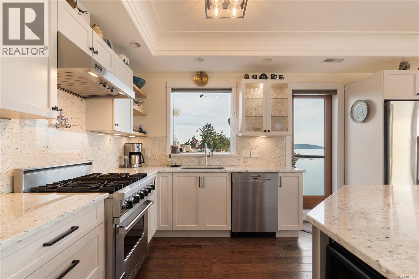 201 9949 Third Street, Sidney