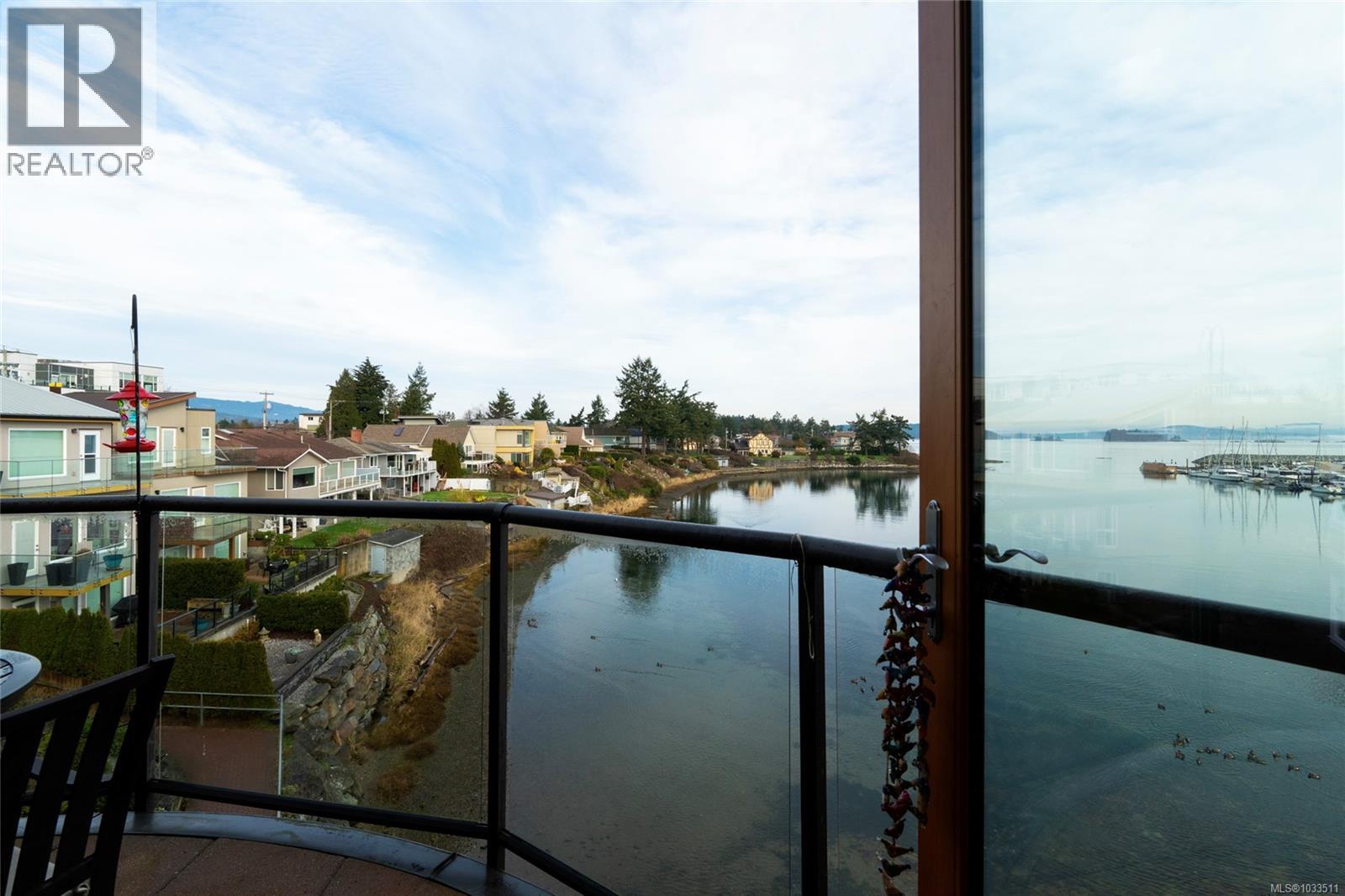 201 9949 Third Street, Sidney