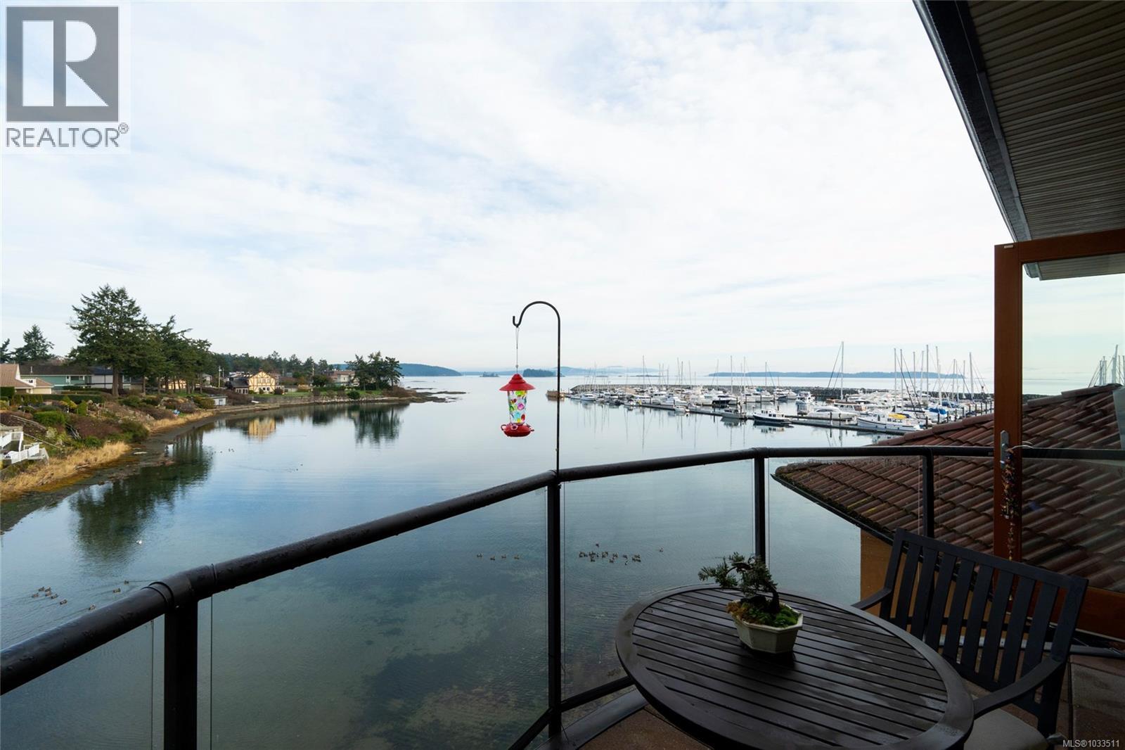 201 9949 Third Street, Sidney