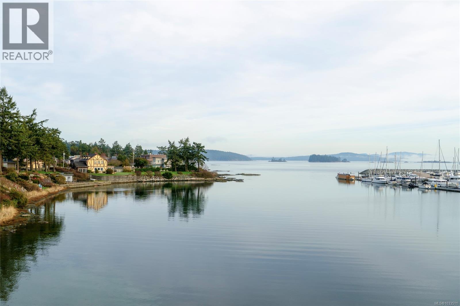 201 9949 Third Street, Sidney